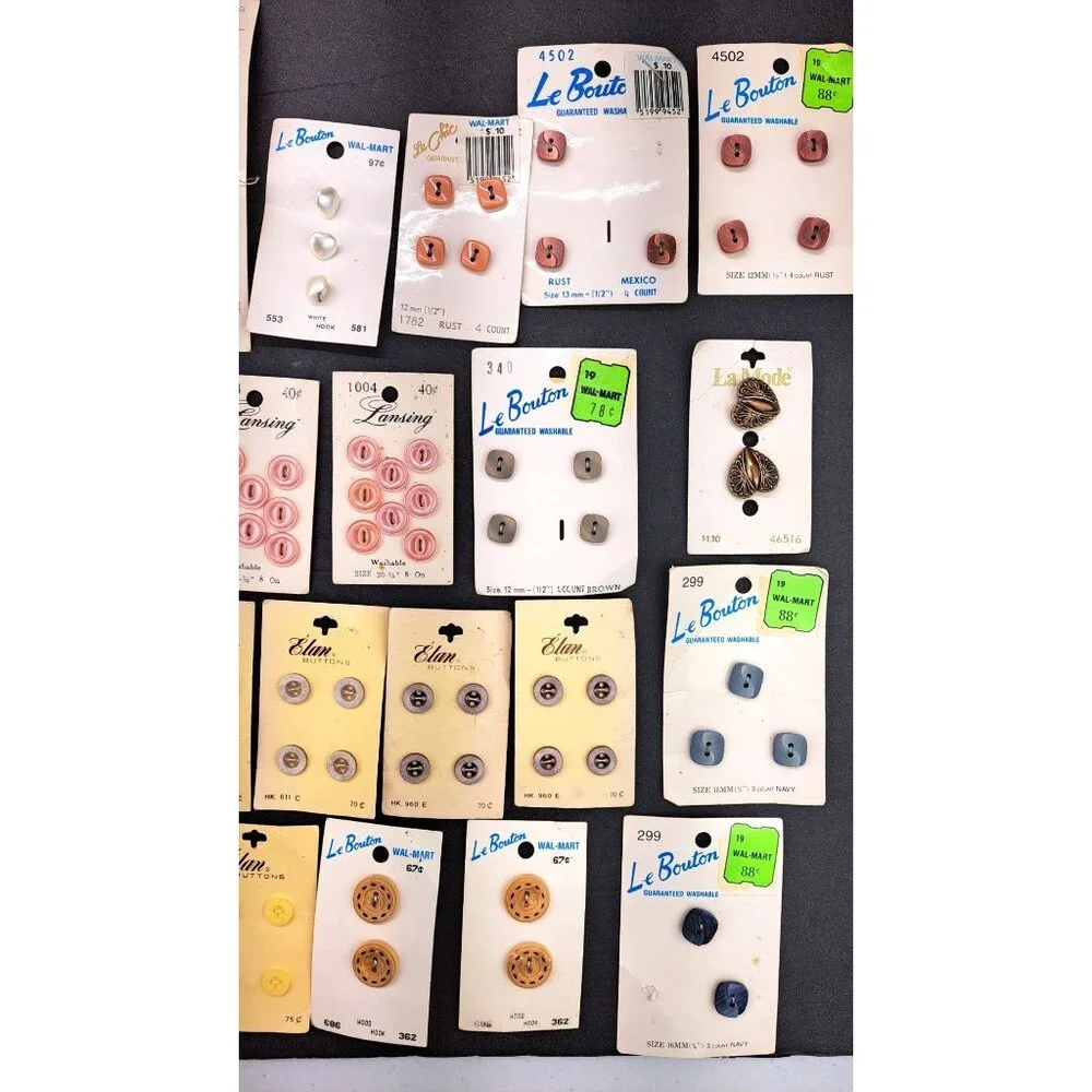 Vintage Buttons On Card Assorted Lot 138 Sewing Craft New Le Chic Lansing Elan